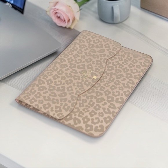 NEW WITH TAGS Hollis Lennyn Leopard Print Laptop Sleeve 14 inch Compatible pink - Picture 3 of 6